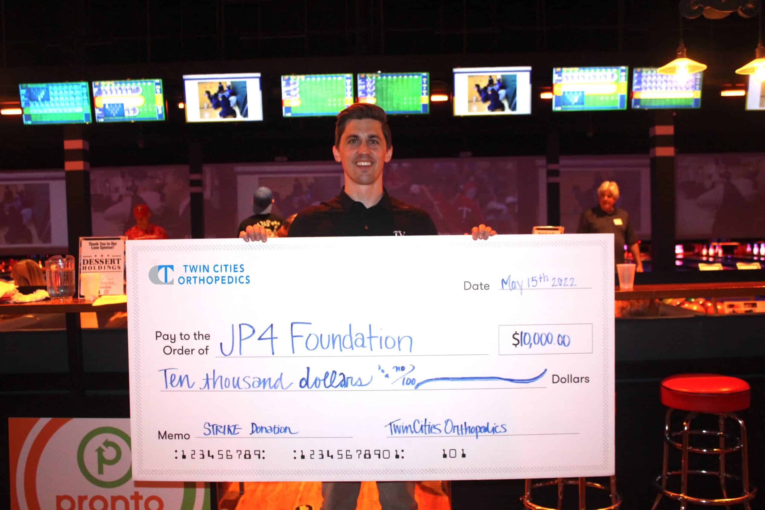 Presentation of a check to the JP4 foundation